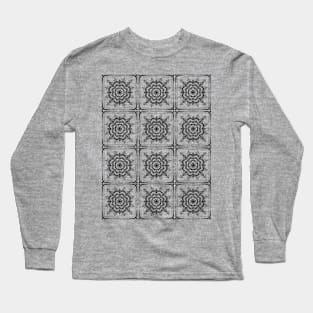 Black and white heart quilt repeat pattern Long Sleeve T-Shirt